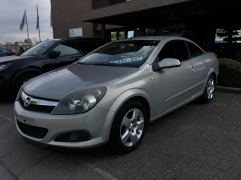 Opel Astra, foto 2 van 24