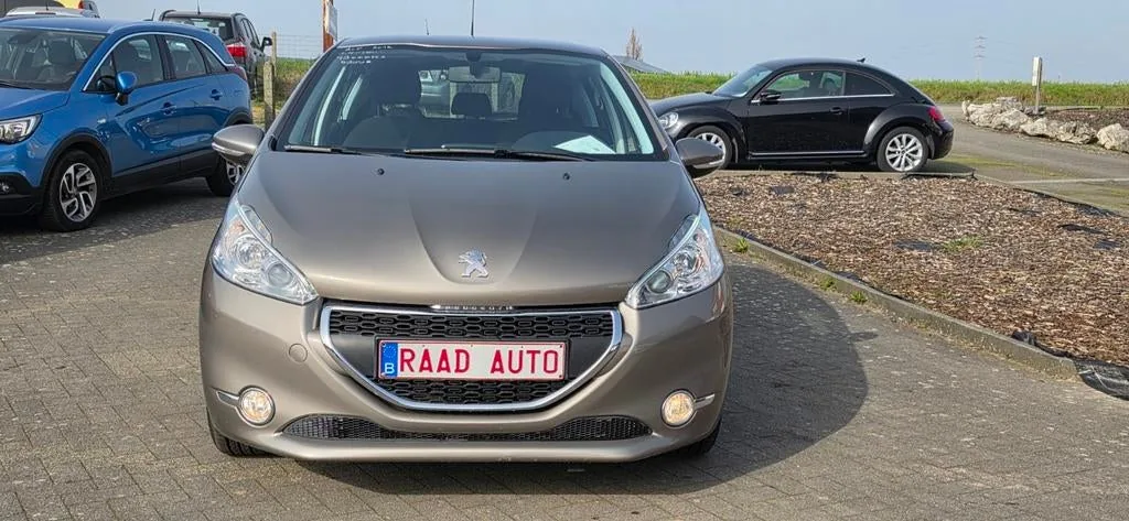 Peugeot 208, foto 1 van 19