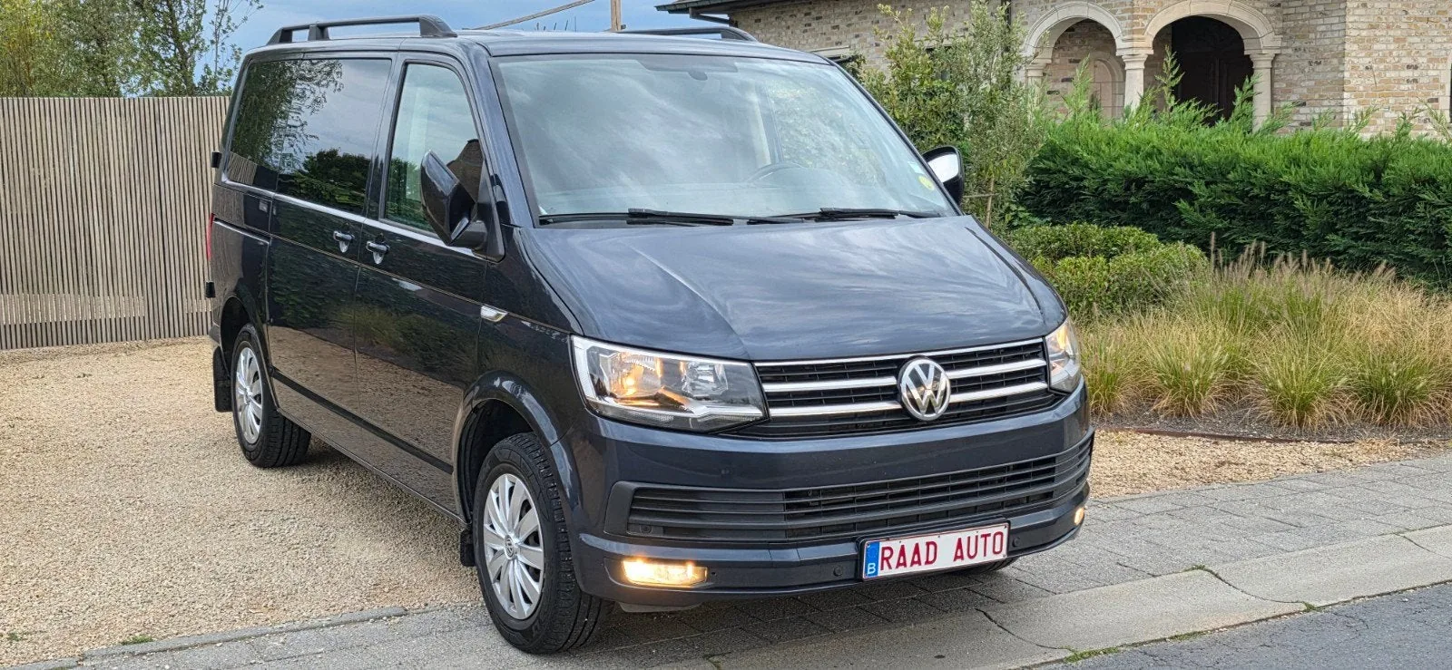 Volkswagen Multivan, foto 1 van 24