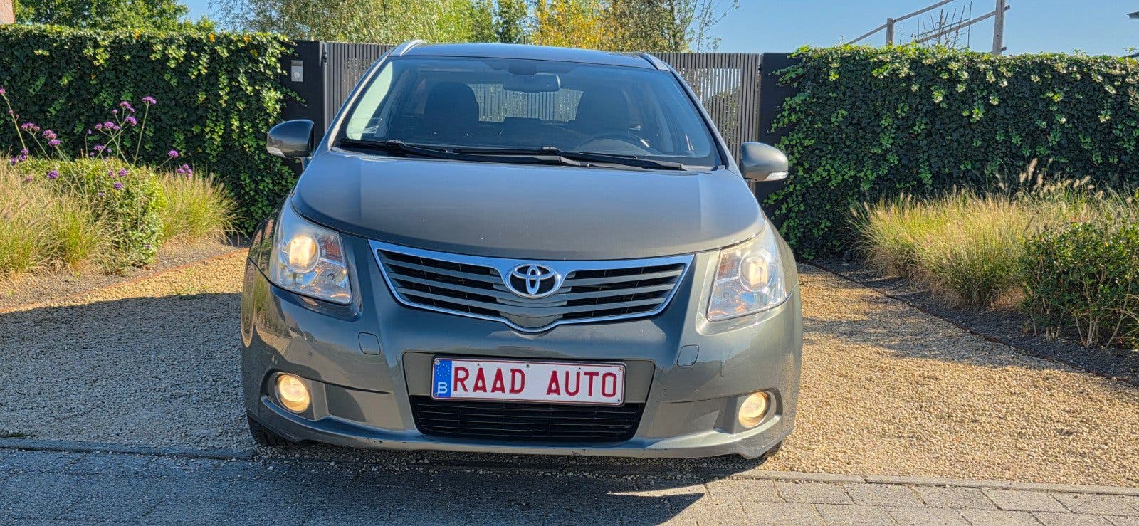 Toyota Avensis, foto 1 van 22
